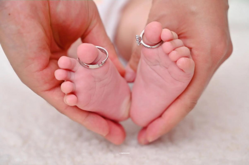 供卵助孕联系方式怀孕肚子一边高一边低